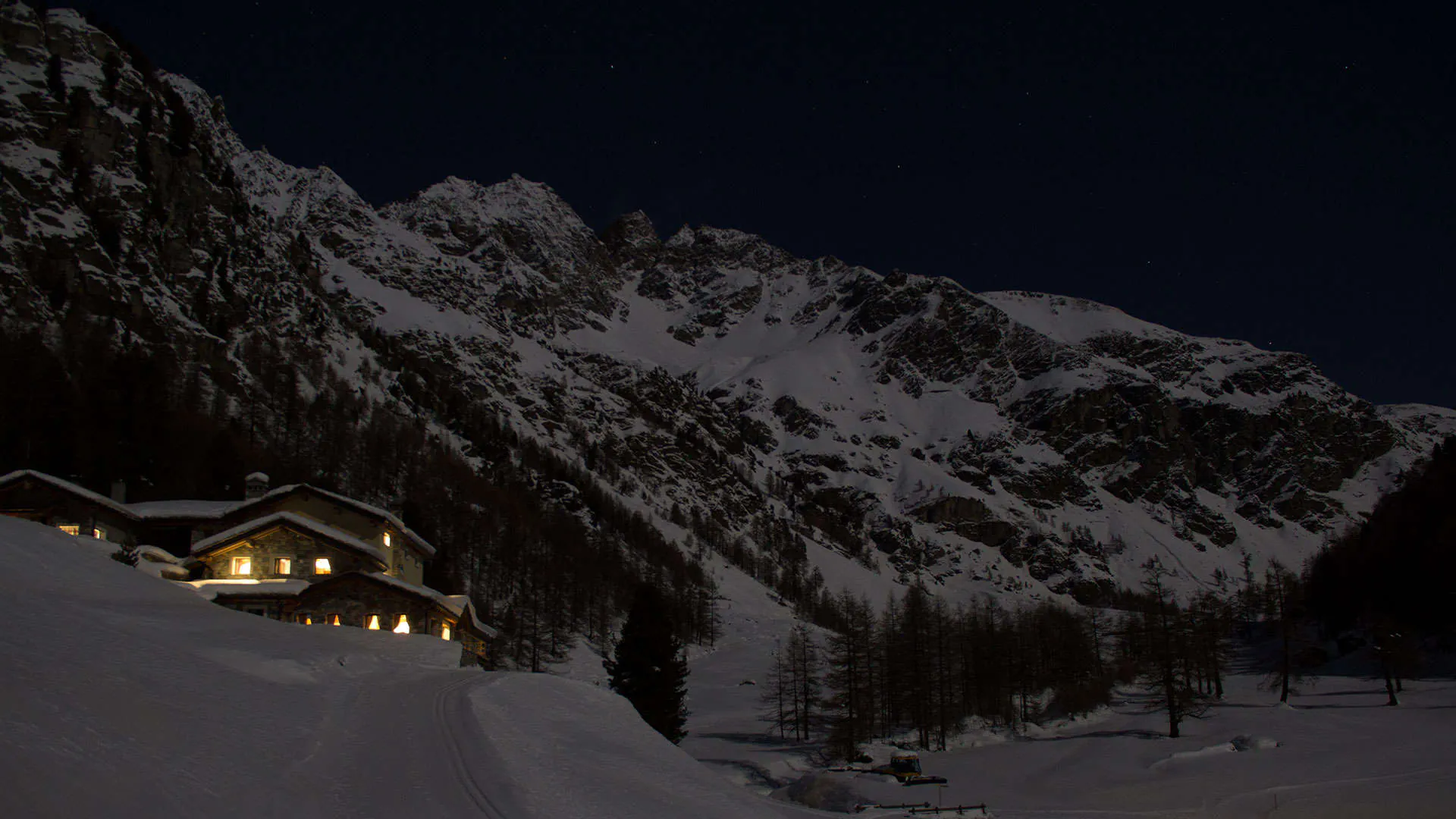Il Rifugio Magià di notte, d'inverno